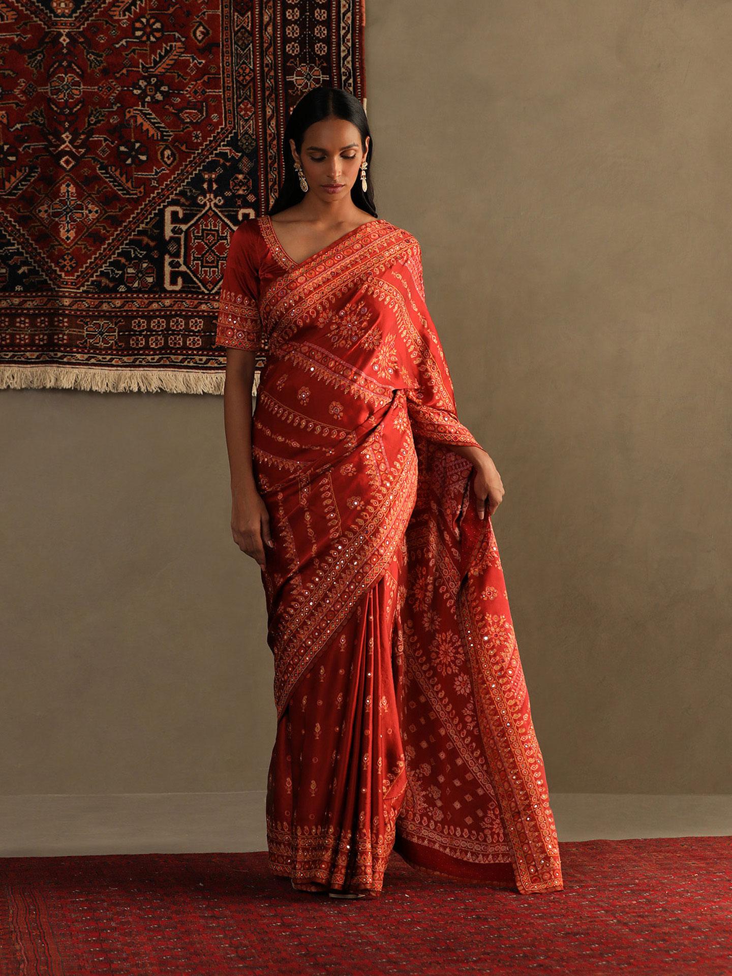 Lava Red Darpan Saree With Unstitched Blouse - Image 7